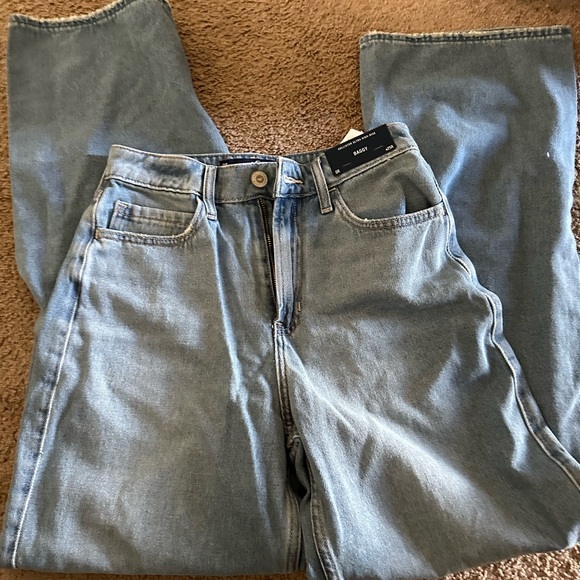 NWT! Hollister Baggy Jeans (Size 25/00) - Picture 3 of 6